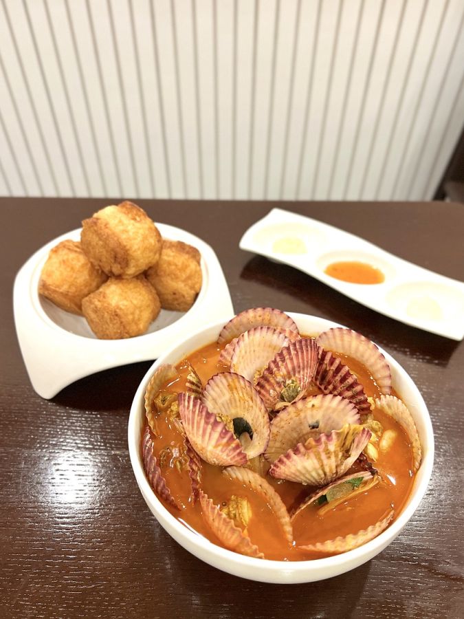 手前のコフンカリビチャンポン　18000ウォン　<br>　マカロンメンボシャ　5つ入りMサイズ　40000ウォン