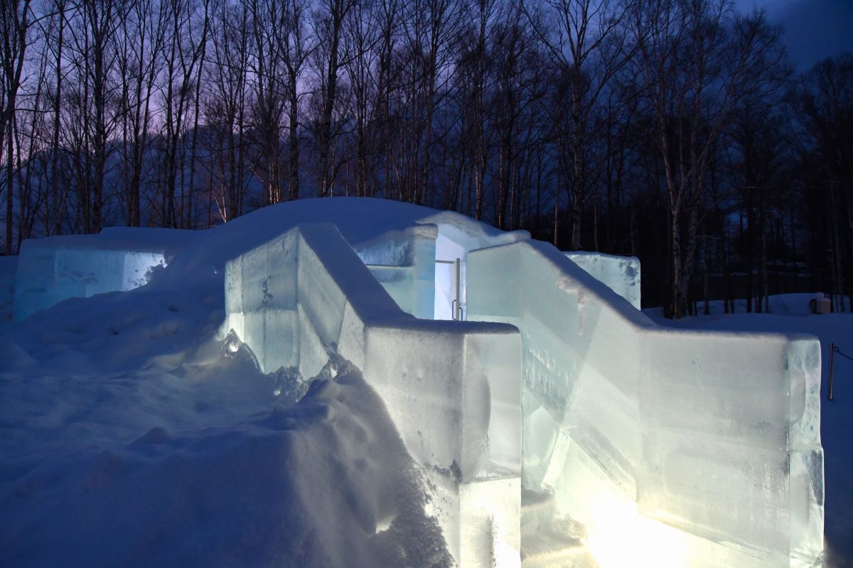 氷のホテル外観