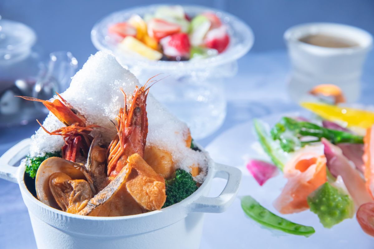 氷のホテル　メイン「氷山のブイヤベース」