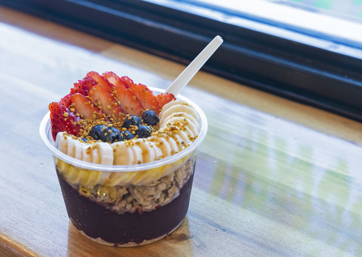 トロピカルトライブボウル（レギュラー）$9.55、プレミアムトッピング $0.80、ビーポーレン $0.60