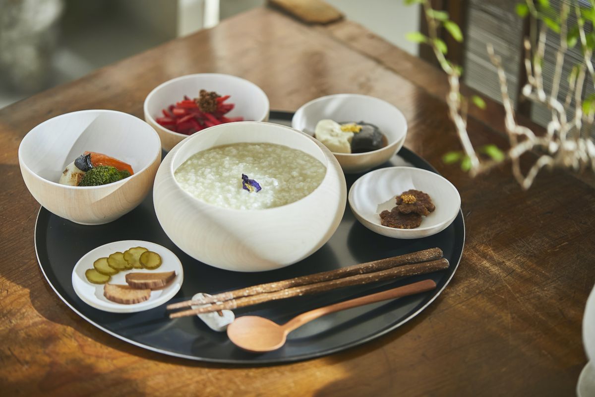 未来粥1500円  未来粥とセットするとスイーツ100円引、スイーツ＋ドリンクをセットすると合計から200円引