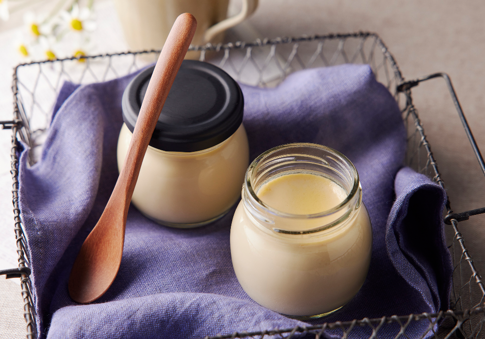 あったかプリン (1個) 390円　〈各日各回販売予定数50〉 　※3月4日（土）・5日（日）、11日（土）・12日（日）各日午前11時、11時30分、正午からの販売 このプリン最＆幸♪(1個)880円　〈各日販売予定数200〉