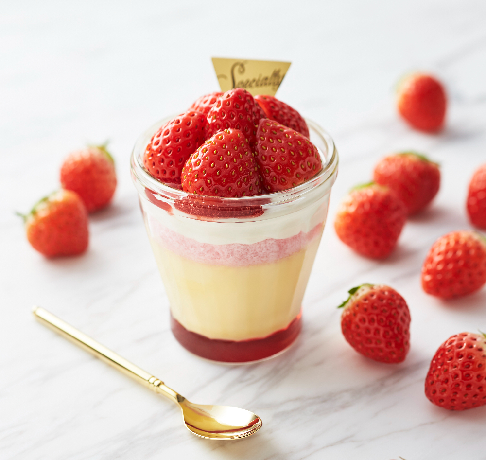 贅沢いちごのプリンパフェ (1個) 594円