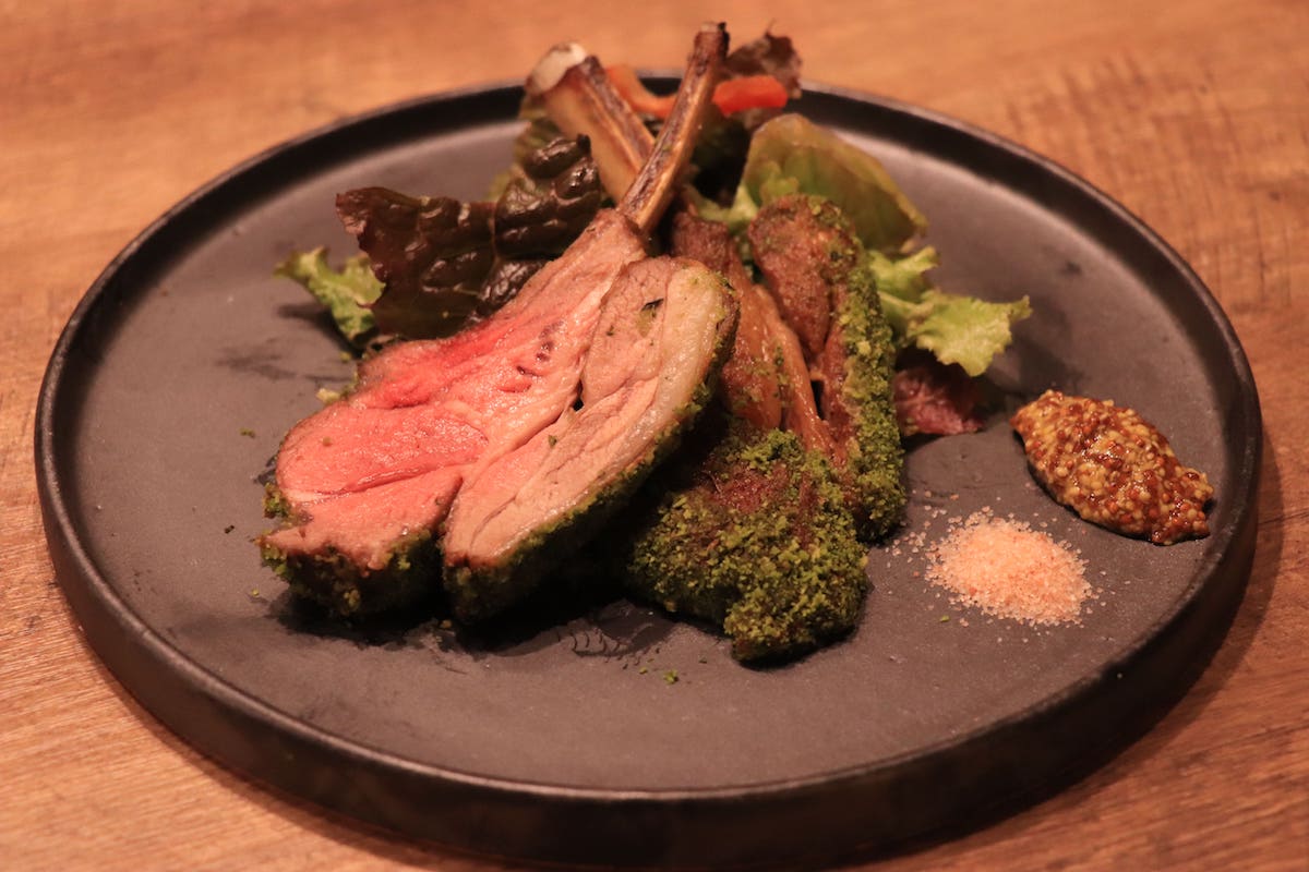 「ラムチョップの香草パン粉焼き」100gあたり 1628円