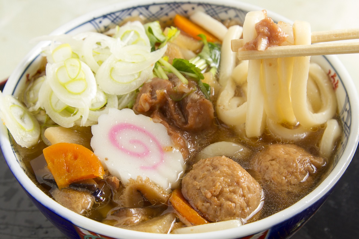 ボリュームも栄養もたっぷりのつくばうどん