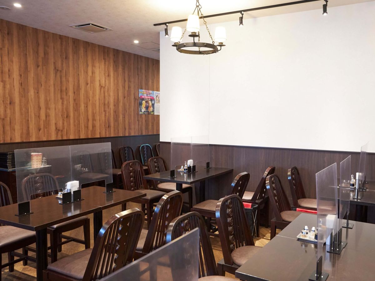 こちらはカジュアルに洋食が楽しめる1階のレストラン