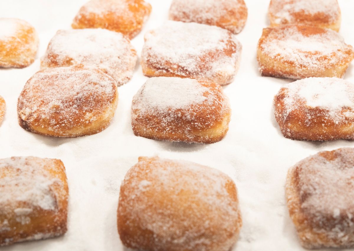 「オリジナルマラサダ」各$1.89、「クリーム入りマラサダ」各$2.49