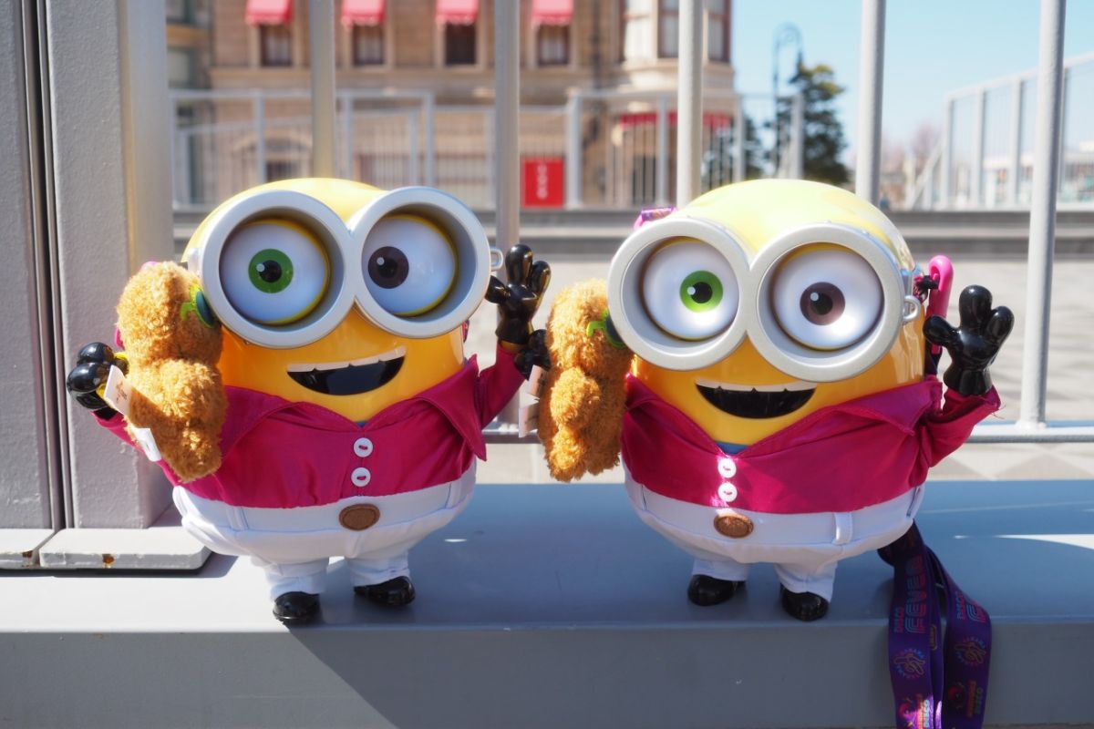 フィーバー‼　ミニオン・ポップコーンバケツ ～キャンディ・コーラ味～（4500円）／販売場所：セントラルパーク入口横ポップコーンカート