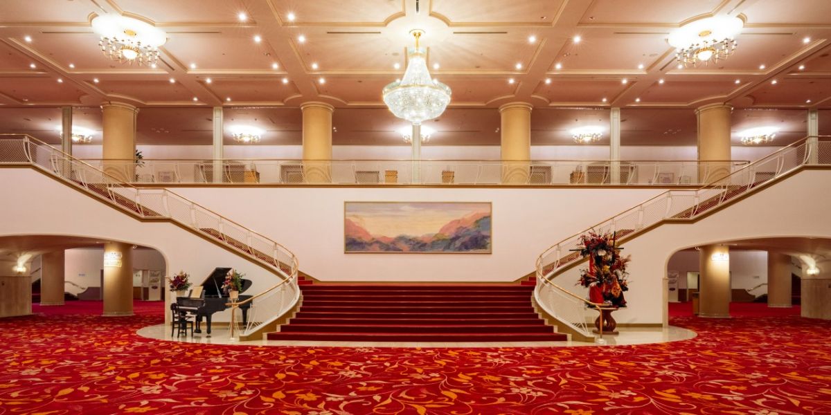 【宝塚】宝塚大劇場からタカラジェンヌなじみの店まで。宝塚歌劇発祥の地へ♪