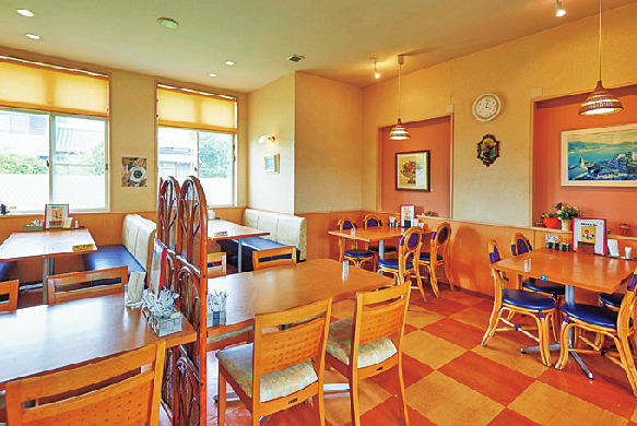 温かみのある懐かしい雰囲気の店内