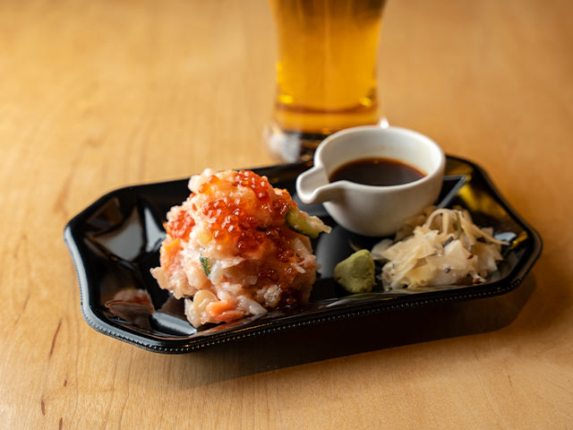 「海鮮さくら盛りセット」1000円／日本橋海鮮丼 つじ半