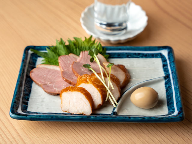 「鴨とささみのスモーク」1000円／そば処　水内庵