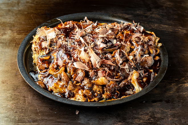 「スジモダン焼き」1000円／戸田亘のお好み焼 さんて寛