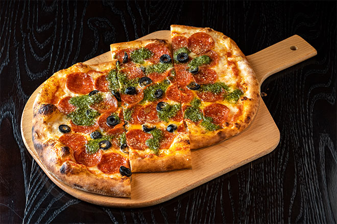 「MIXピザ」1P 400円、ホール 1000円／ウルフギャング・パック ピッツァバー