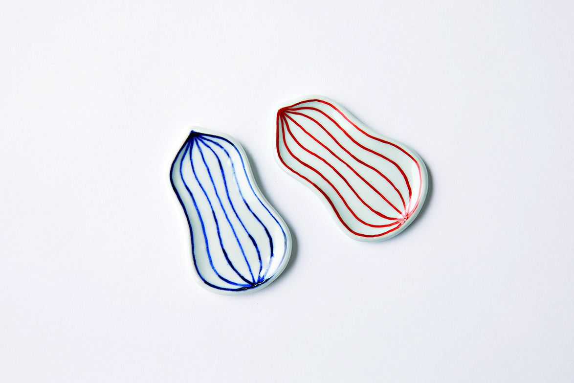 「ひょうたん豆皿 シマ 青・赤」（各880円）