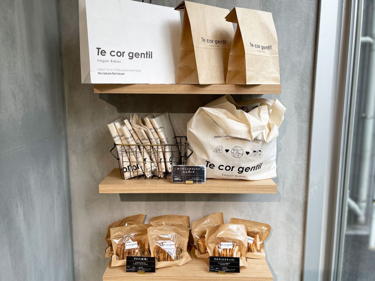 （中段）「エコバック」880円　（下段）「ラスク（紅茶）」「ラスク（ココナッツ）」各320円