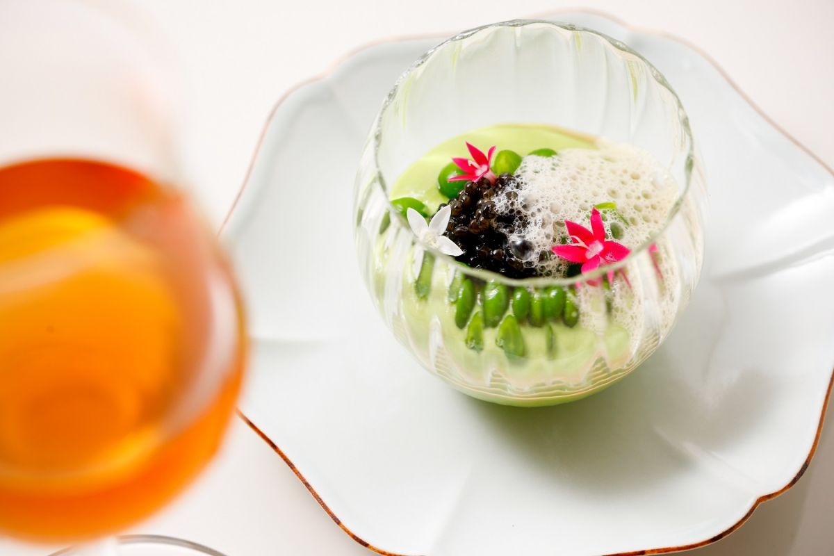 「キャビアとえんどう豆のムース」 / ローズヒップブレンド ハーバリストクラブ 美山