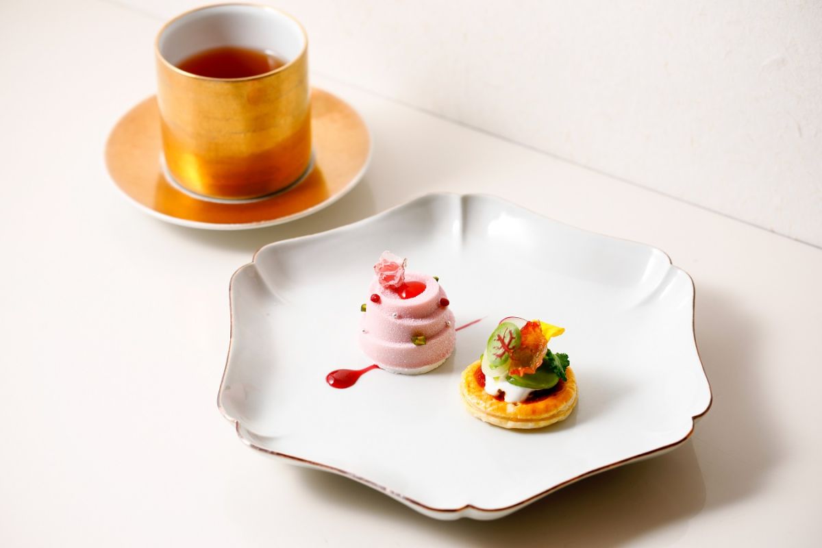 「チェリーのムース」、「春野菜のミニピッツァ」 / すももの和紅茶