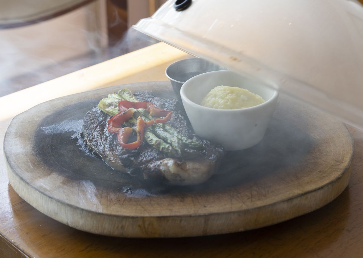  アンガスビーフのスモークプライムリブ（10オンス） $39