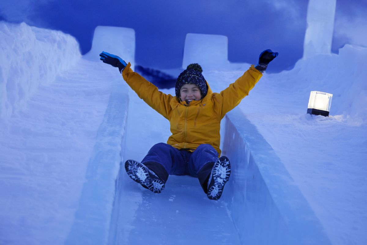 星野リゾート　トマム　アイスヴィレッジ　「氷の滑り台」