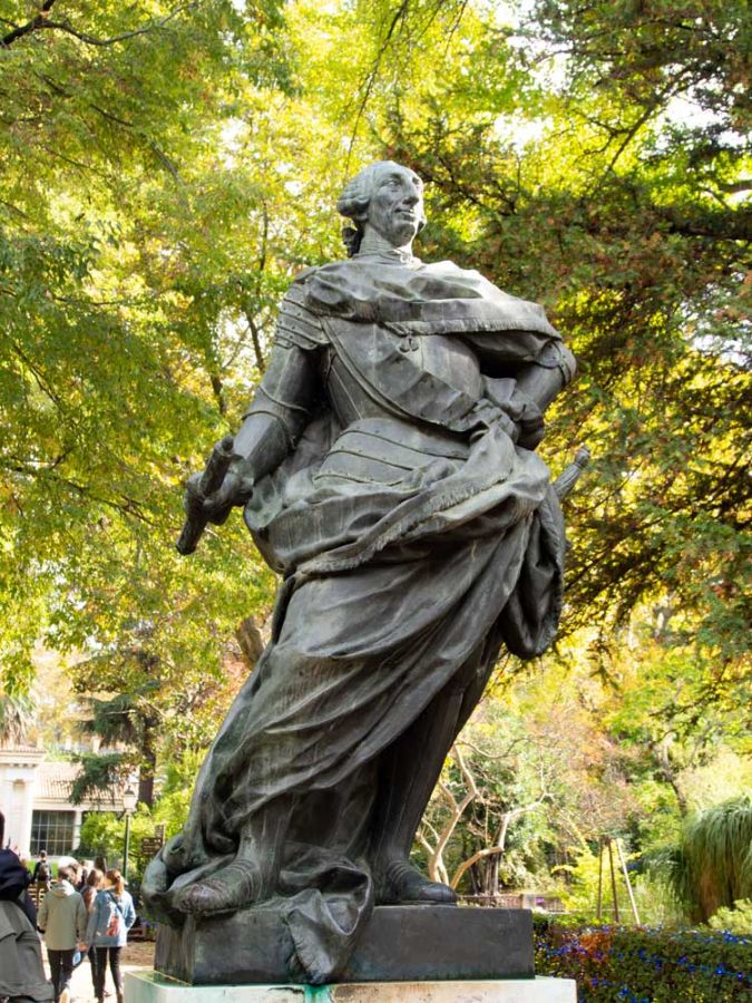 カルロス3世の像