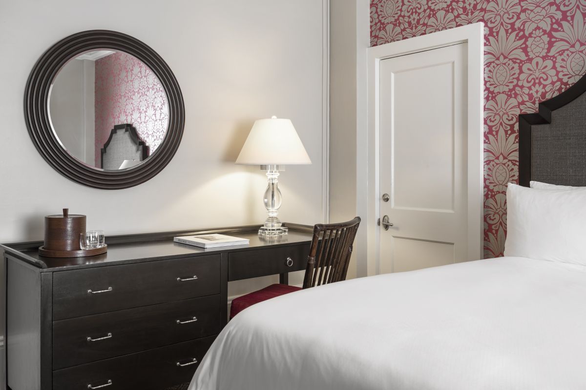 パソコンもおけるデスク　／ The Royal Hawaiian, a Luxury Collection Resort, Waikiki