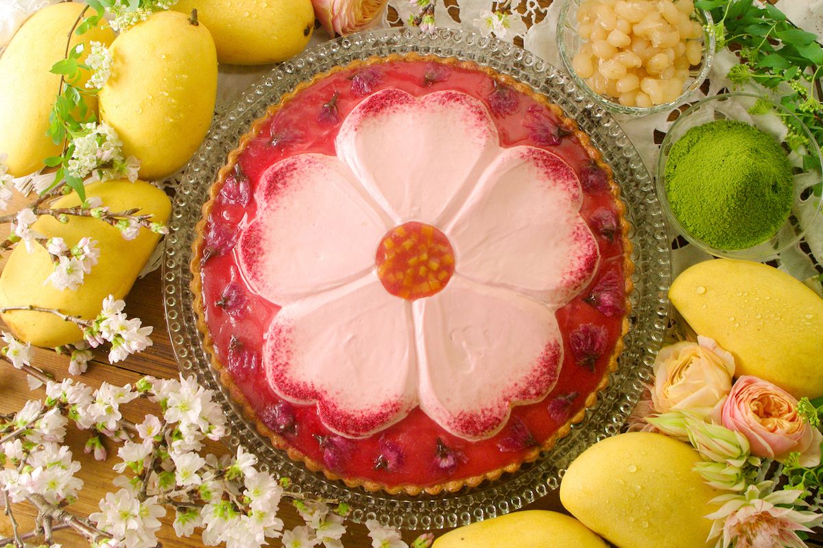 [桜クリームと抹茶ブリュレのタルト」Piece 864円、Whole(25cm）8640円