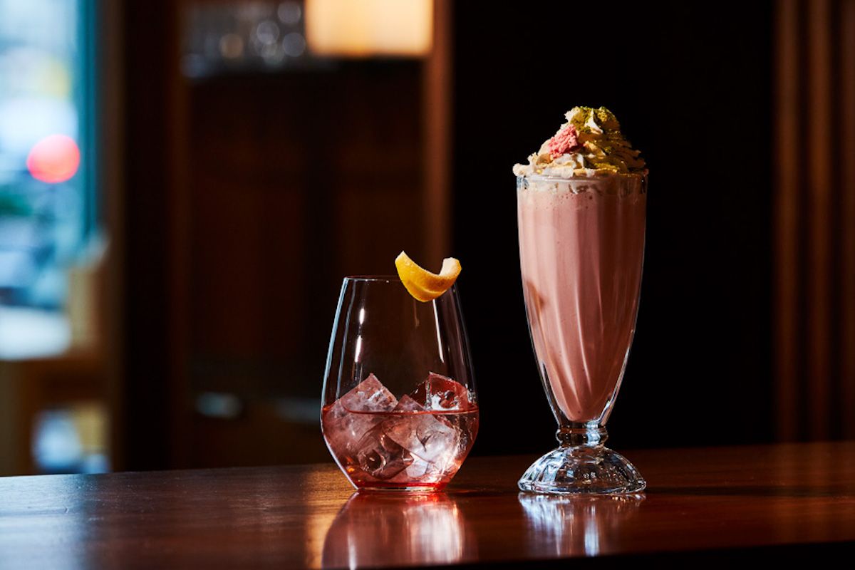 左から「桜オペレーター」、「桜シェイク」各900円