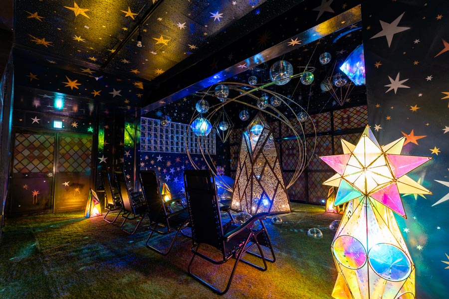 「時の来訪者」MIRRORBOWLER/©那須ユートピア美野沢アートビレッジ