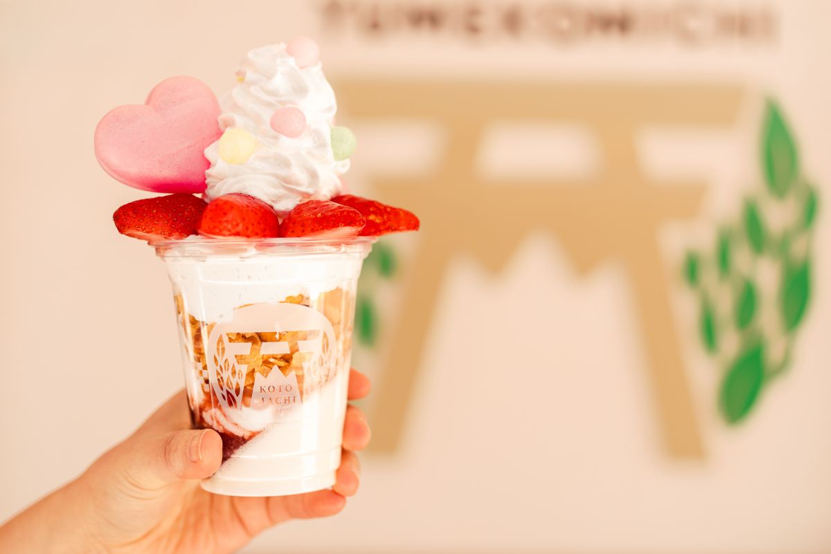 「縁結びの恋パフェ」850円