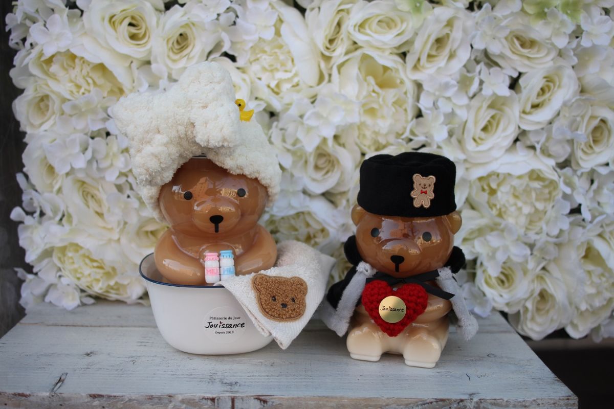 くまボトル　（左）お風呂、（右）ふわふわ帽子