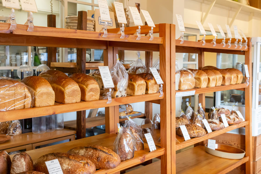 定番食パン、ハード系、変わり種などずらり