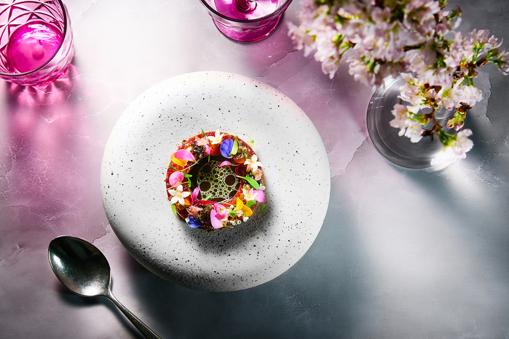 「ラ ベテュータ」　桜肉のタルタラ アーモンドミルク わさび 桜の葉のオイル 通常料金に＋3,200円