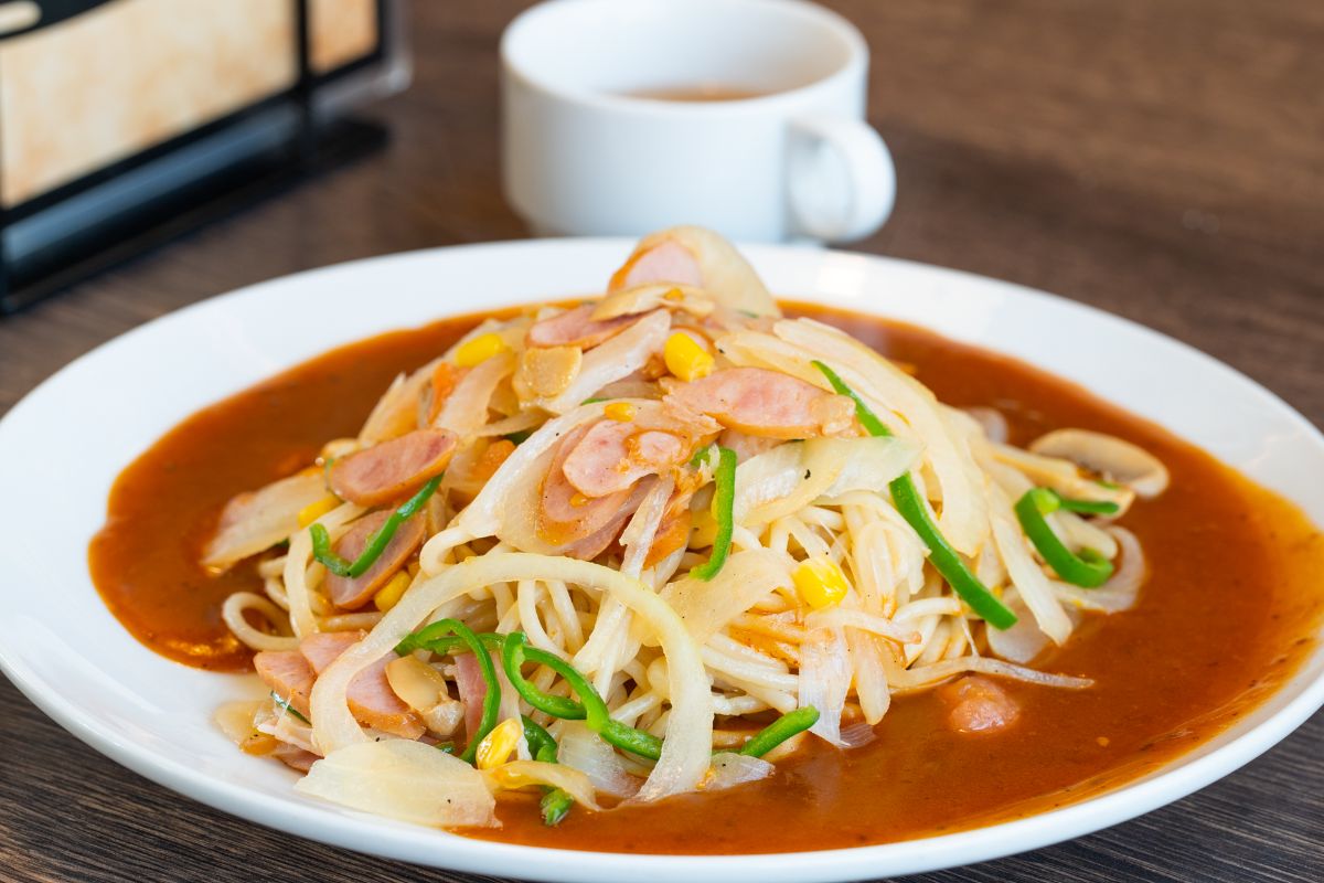 オニオン・ウインナー・ベーコン・ピーマン・コーン・マッシュルーム・トマトが入った「ミラカン」レギュラー（400g）960円