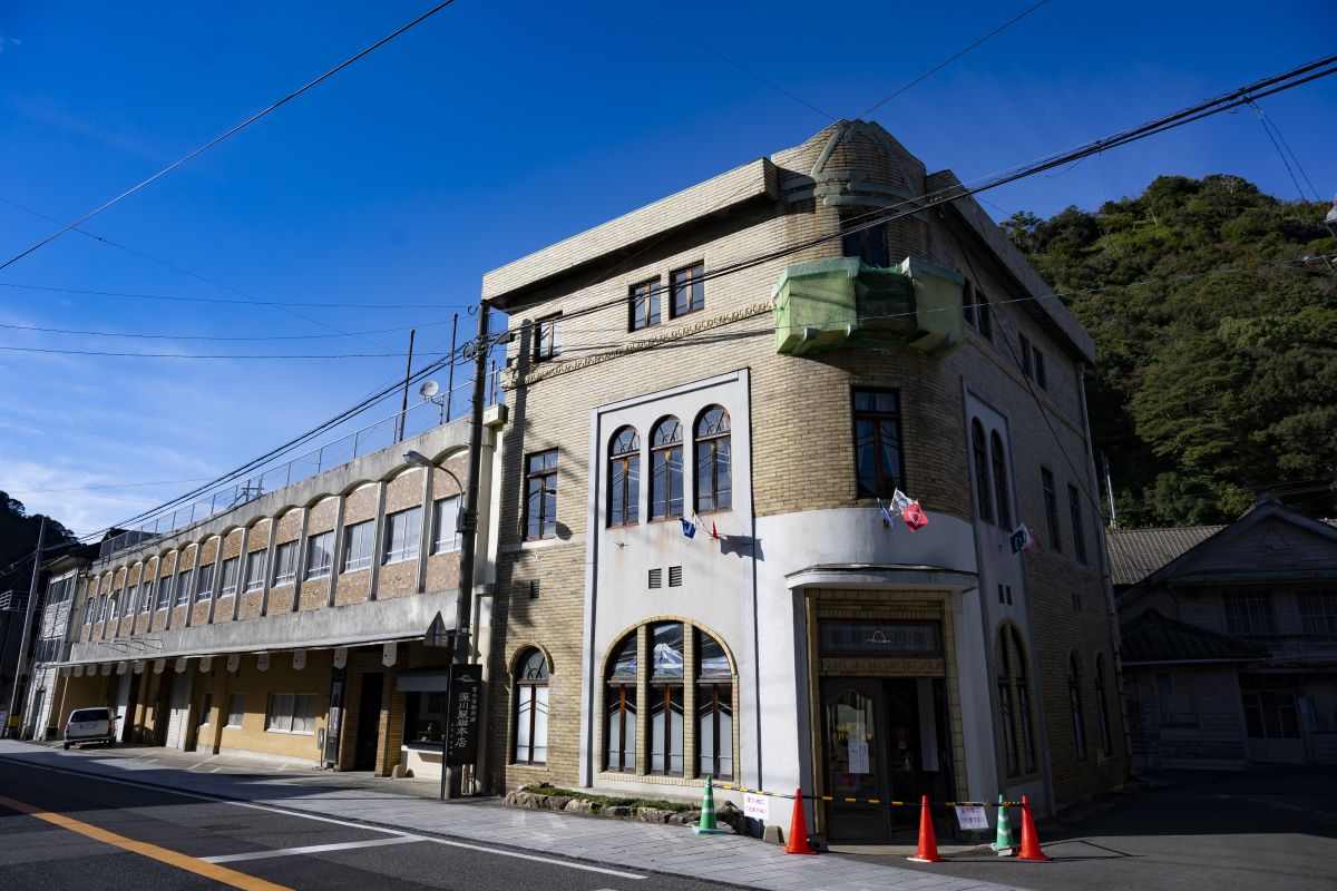 「深川製磁本店」