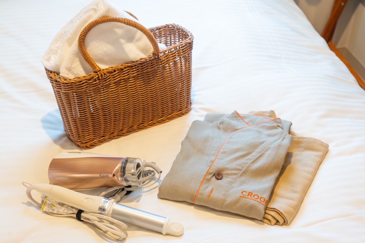 大浴場にも着ていけるおしゃれなルームウエアは、上着とズボンが別のセパレートタイプで着心地も快適