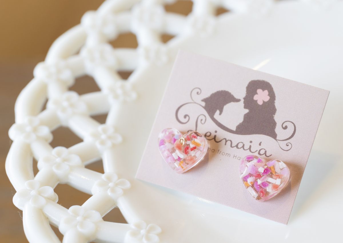 マイクロプラスチックのハートピアス $20