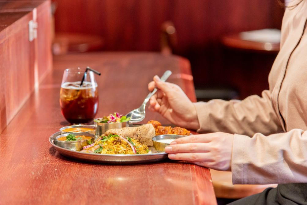 【大人のソロ部】おひとりさま限定!? 南インド料理店「エリックサウスマサラダイナー神宮前」の欲張りワンプレートで大満足!