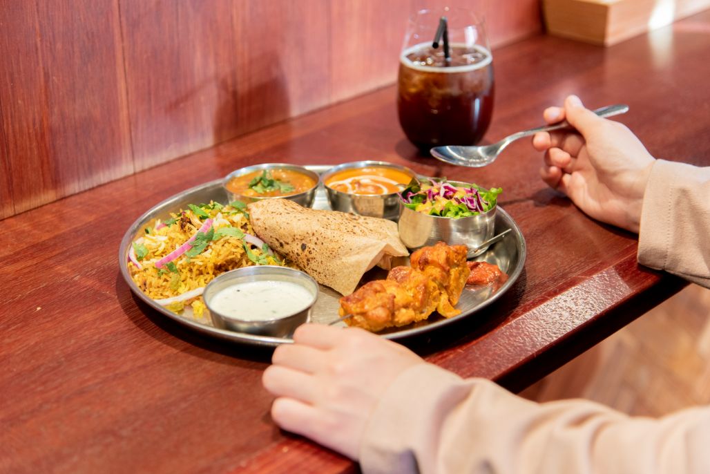 【大人のソロ部】おひとりさま限定!? 南インド料理店「エリックサウスマサラダイナー神宮前」の欲張りワンプレートで大満足!