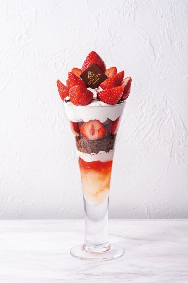 季節のパフェ「ストロベリー チョコレートパフェ」1980円