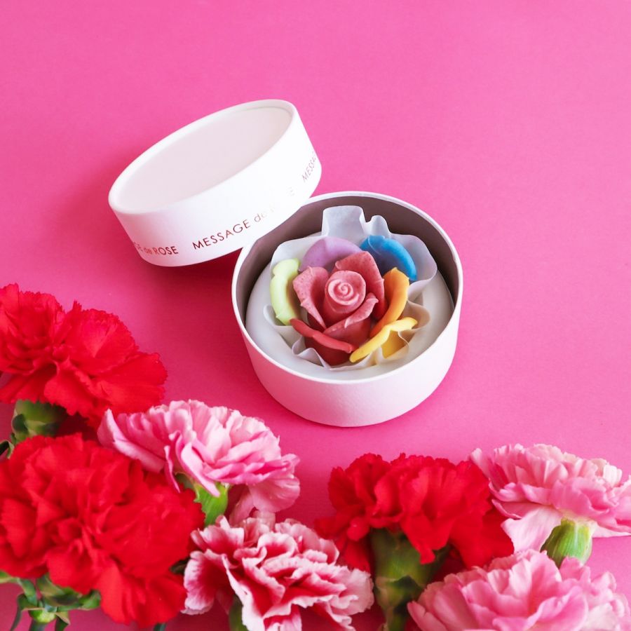 チョコレート「ペタル・レインボー」3132円