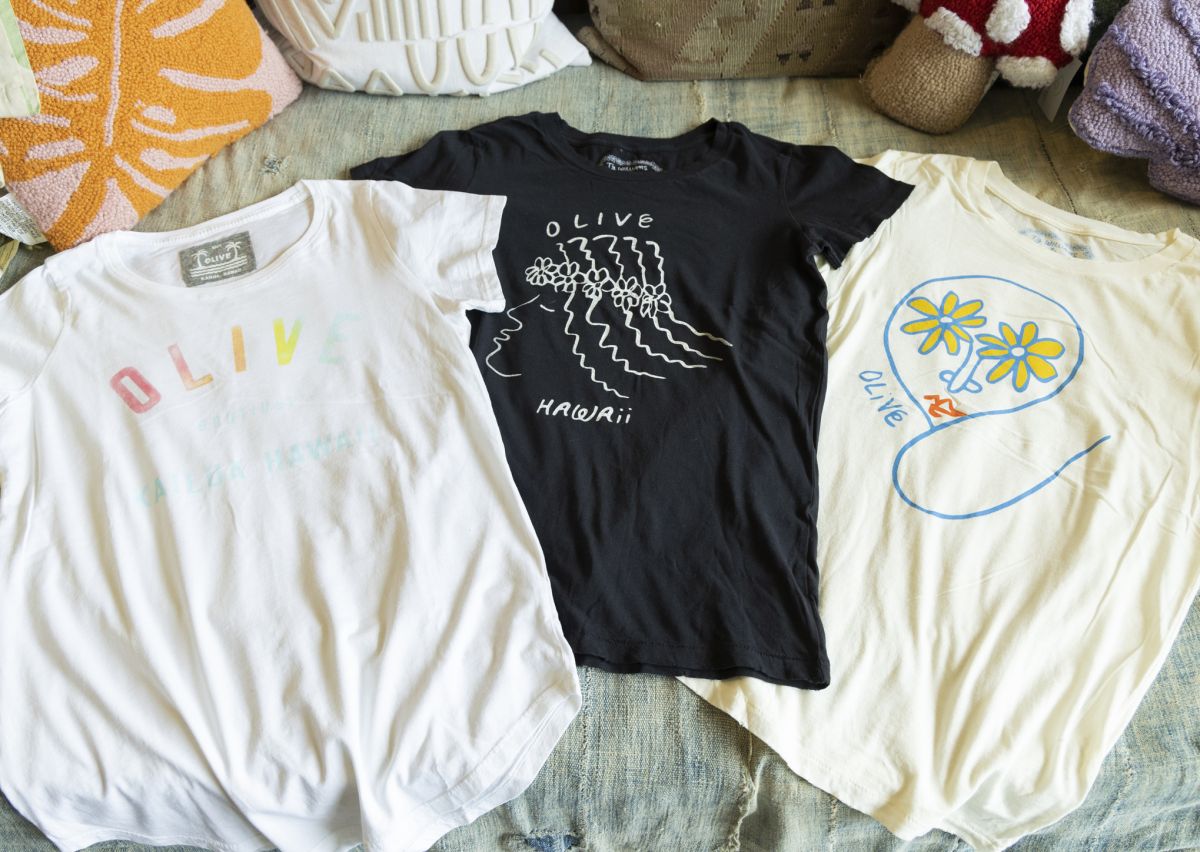 「オリジナルTシャツ」各$38