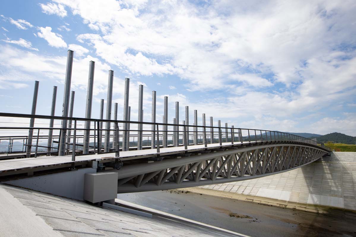 中橋も隈研吾氏が手がけている