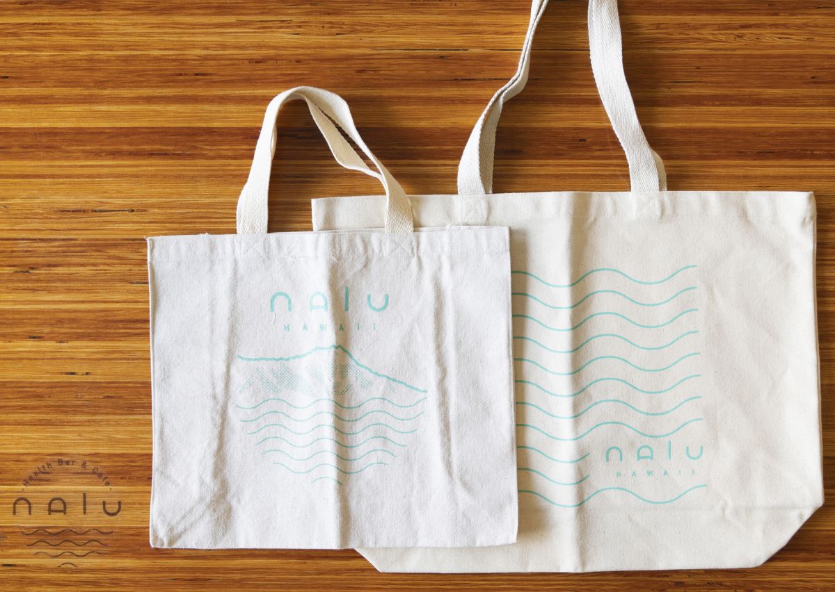 「トートバッグ スモール」$20、「トートバッグ ラージ」$25