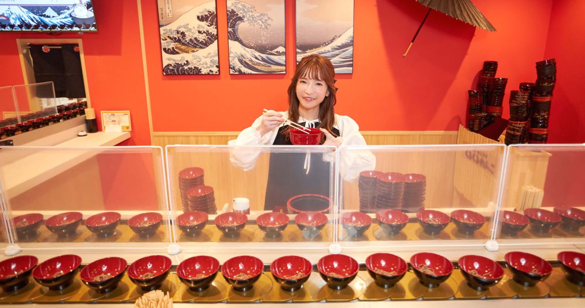 新宿のセルフ式わんこそば専門店「アミューズメントわんこそば くるくるわんこ」【大食いアイドルもえのあずきの絶品グルメ64】