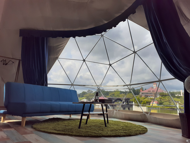 四季折々の自然や星空が観賞できるグランピングテント