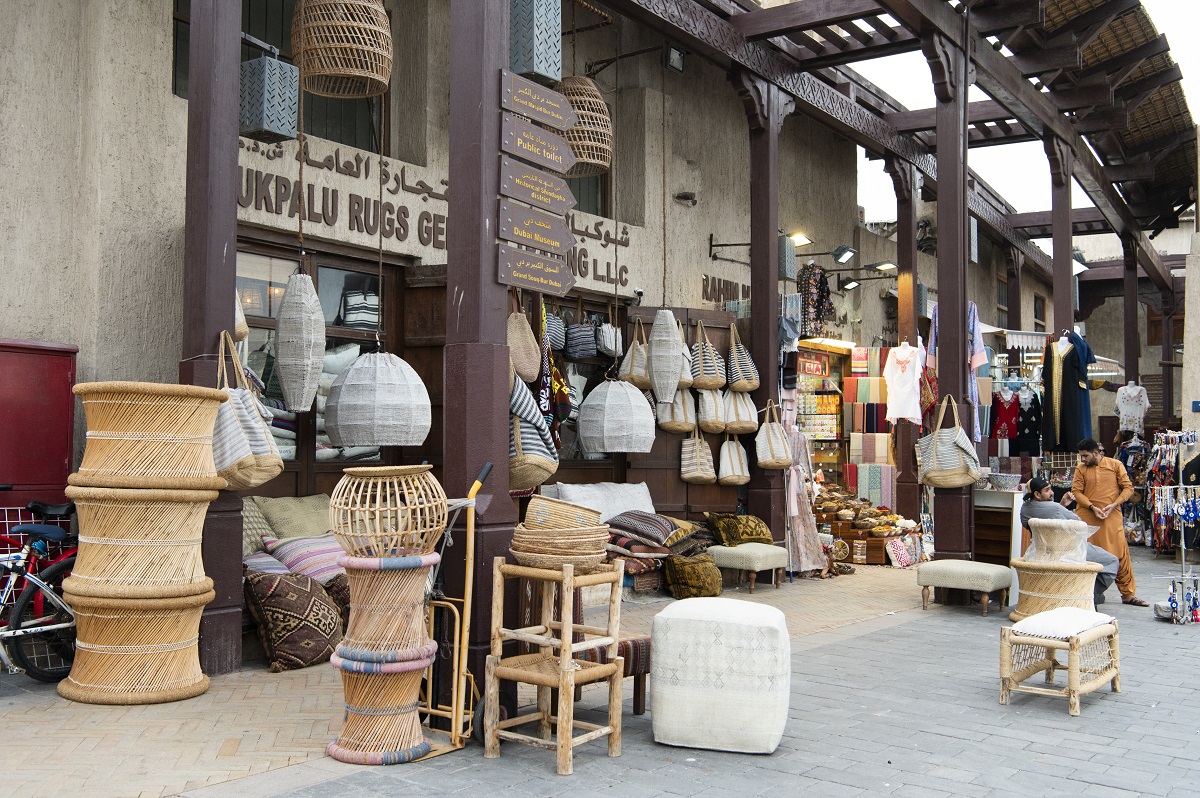 昔ながらのスークでもカードは使いやすくなった（photo by Sumiyo Ida)