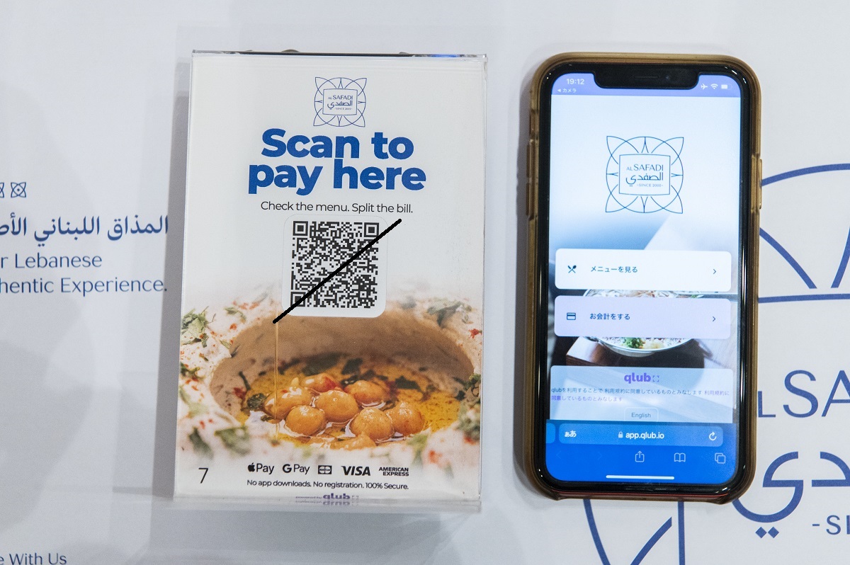 テーブルの二次元コードをスキャンすると、支払いまでできる店舗も