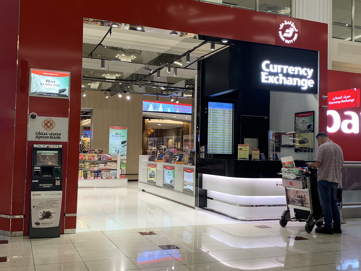 デューティーフリー横にも両替所があります