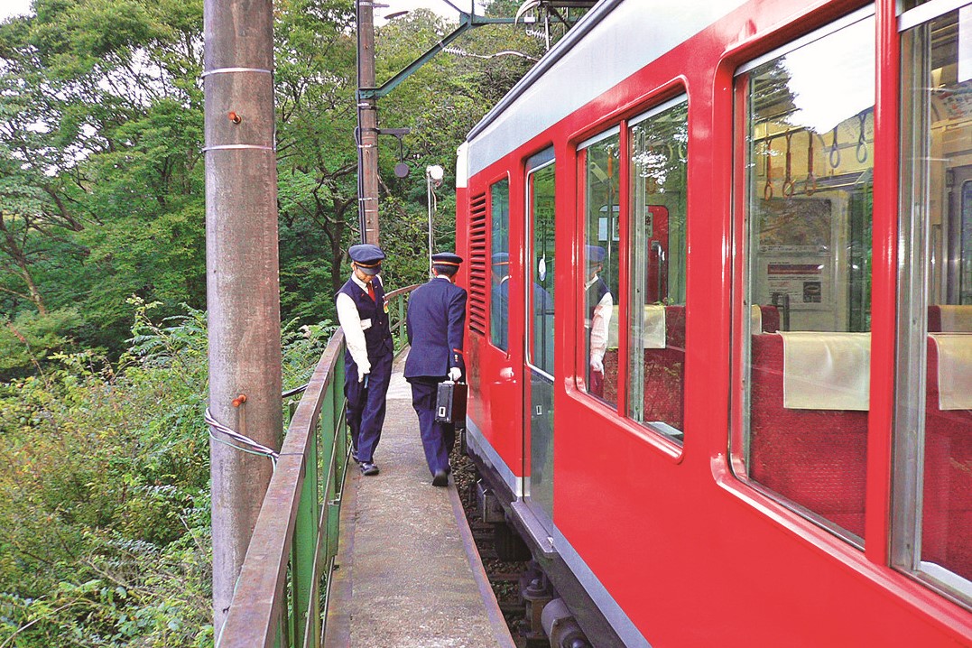 スイッチバックで進行方向を変えながら進む